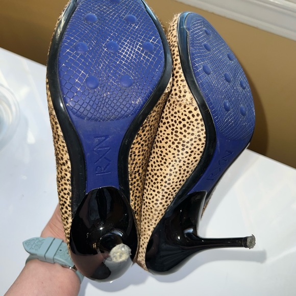 Reaction by Keneth Cole stiletto leopard print booties. - Picture 4 of 5